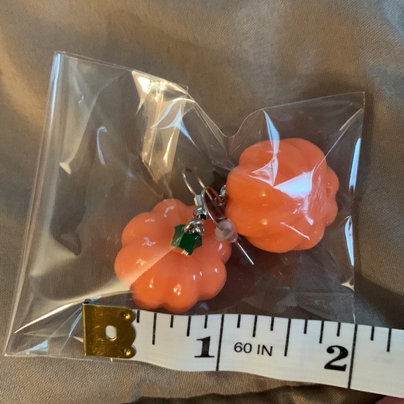 🎃 Pumpkin Drop Earrings - Picture 4 of 5